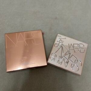💹30✍️专柜版本
实拍 Nars纳斯新款限量金色浮雕9色眼影盘1.5gx9