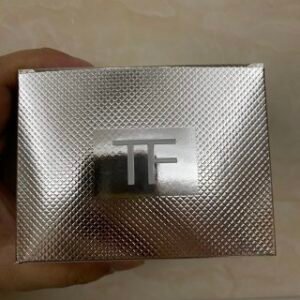 💹30✍️明通版本
TF圣诞渐变银管口红.现货三色， 色号01# 02# 03#，原打盒，三支一塑封，带日期标，带油纸，可佩中文标，需要下单备注！