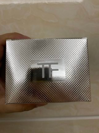 💹30✍️明通版本
TF圣诞渐变银管口红.现货三色, 色号01# 02# 03#,原打盒,三支一塑封,带日期标,带油纸,可佩中文标,需要下单备注!