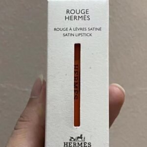 💹38✍️专柜版本
爱马仕星光润唇膏3.5g
🔜一比一质量❗ 爱马仕星光护唇膏 💄✨ 这款亮晶晶护唇膏 淡淡的橘色 含一些细闪 又可以当润唇膏又可以叠涂 好喜欢 必入款💄
爱马仕星光润唇膏,带中文标+防伪标