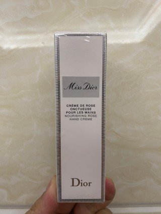 💹30✍🏻专柜版,
迪奥甜心护手霜50ml!