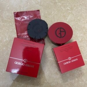 💹30✍️专柜版本
实拍 新版阿玛尼漆光红气垫15g,现货两色:2号,3号(一壳一芯)