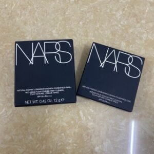 💹42✍️专柜版本
实拍 NARS纳斯黑方盒气垫 12g，现货两色：Deauville柔米色，Mont blanc粉白色