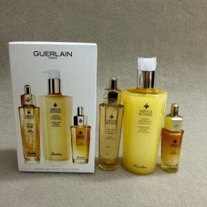 💹85✍️专柜版本
实拍 新版娇兰超值三件套
内含:复原蜜50ml+蜂姿水300ml + 眼部精华20ml