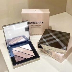 💹90✍️明通版本
BURBERRY巴宝莉格致焦点四色眼影，两色号，＃02 MOCHA奶茶摩卡+＃12 NUDE BLUSH微醺玫瑰，配一般贸易中文标，箱规：6个/打，144个/件。。