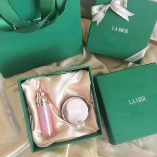 💹140✍️明通版本
海蓝之谜唇膜+唇蜜两件套礼盒,套装内含:唇膜9g+唇蜜7ml