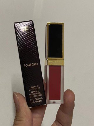 💹30✍️专柜版本
TF黑金短管唇釉6ml
🔜 一比一质量❗️1⃣5⃣色: 16#,100#,120#,121#,122#,123#,124#,125#,126#,127#,129#,130#,131#,132#,133#。
TTF新品黑金唇釉6ml,10色号:16.120.121.122.123.124.125.126.127.129
色号到齐,配中文标