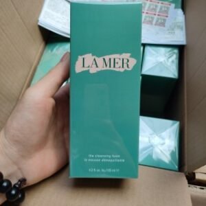 💹45✍️明通版本
海蓝之谜洗面奶125ml/明通版
🔜 完美细节，正品质量✔️原B72打码已换新日期D43✔️现货❗️一打20支，一件80支。配中文标/日期标/海免溯源标/询价～