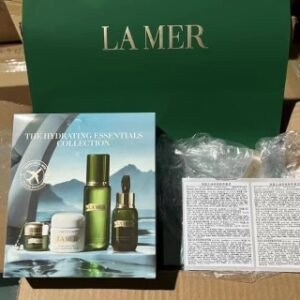 💹320✍️明通版本
海蓝之谜小王炸四件套/明通版
🔜 明通版.高质量❗️🇺🇸LA MER 海蓝之谜小王炸四件套【新版】
配中文标，手提袋  件12套，现货供应[微笑]