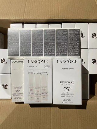💹35✍️明通版本,单只
💹95✍️明通版本,三只装
兰蔻小白管防晒霜三件套/清爽型,三支装 细节全对版☑️日期已更新,盖子烫金全对版,不掉漆✔件90支 配中文标