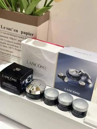 💹80✍️明通版本
新品 LANCOME/兰蔻新版兰蔻小黑瓶眼霜一拖三套15ml+3*5ml,同步正品,平台代购直出无压力,可配中文标,需要下单备注!