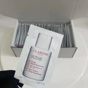 💹170✍️明通版本，100片装
新款娇韵诗防晒乳小样2ml片装100片盒装， 对版纹路 膏体对版 可配中文标 需要下单备注！