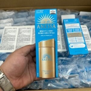 💹30✍️明通版本
新版盒装 安耐晒90ml，对版对味 质量全A溜  配中文标 件100支，现货供应[微笑]