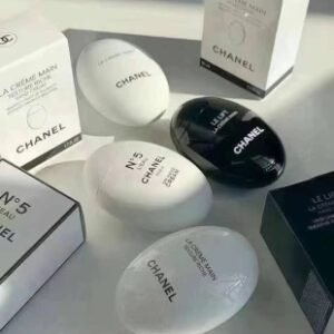💹15✍️价格调整
香奈儿鹅蛋护手霜50ml,三款🔜
白蛋/黑蛋/N5蛋