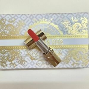 💹75✍️明通版本
迪奥金色磁吸口红小样五件套圣诞版
到货，新品 2024 Dior迪奥圣诞烈焰蓝金迷你限定五件套(2024 迪奥口红五件套圣诞版)，套装包含色号:999#284#374#994#777#.