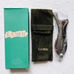 💹40✍️Lamer海蓝之谜按摩鱼刮痧板,海蓝之谜按摩面部刮痧板贴合人体面部轮廓,从脸颊塑形到下巴紧致,再到眼部按摩。一步到位‼️再搭配精油按摩膏,没事有事刮一刮,全身🉑️用,时刻养生💢qu