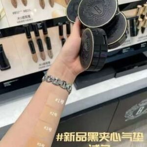 💹45✍️专柜版本，打码A94
芭比布朗黑夹心气垫12g！色号：01#PORCELAIN，02#EXTRA LIGHT。