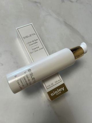 💹80✍️明通版本
希思黎抗皱精华水150ml 可配中文标贴,需要下单备注 最新日期 独家私模 对版对味 非流通货