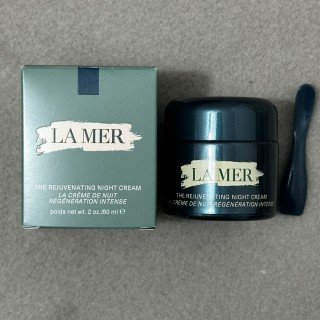 💹28✍️普通版本
实拍普通版本 海蓝之谜奇迹晚霜60ml 带中文标
件48 认准批号:A74