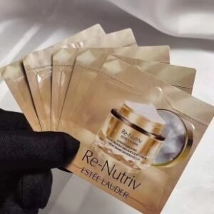 💹140✍️明通版本
新品雅诗兰黛白金黑钻光璨面霜1.5ml小样100片装盒装.