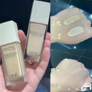 💹50✍️专柜版本
迪奥妆前乳30ml现货2色，色号: 亮泽-哑光 ，可配中文标，需要下单备注！