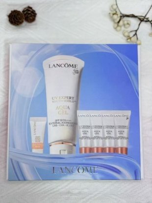 💹80✍️明通版本
兰蔻小白管防晒霜5+1套装!内含:50ml*1+10ml*4+5ml*1。