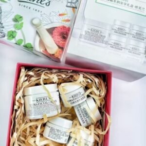 💹78✍️明通版本
科颜氏高保湿霜水润星享礼盒一拖四
(50ml*1+14ml*4)可配中文标,需要下单备注!