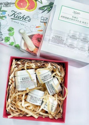 💹78✍️明通版本
科颜氏高保湿霜水润星享礼盒一拖四
(50ml*1+14ml*4)可配中文标,需要下单备注!
