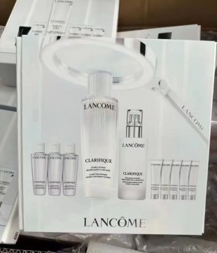 💹210✍️明通版本
兰蔻极光水乳二拖八套盒2+8礼盒,包含:150ml水+75ml乳+50ml水*3+15ml乳*5,可配中文标,需要下单备注!