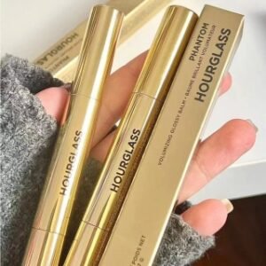 💹25✍️专柜版本
Hourglass黄金烟管唇膏笔1.7g/固体唇蜜唇釉口红
🔜 高质量❗6️⃣色: #100 RISE 肉桂奶茶,#105 TRACE 奶咖色, #120 DESIRE蜜桃冰沙, #125 SLIP 玫瑰色, #135 HAZE 豆沙色, #180 ROUSE 乌龙茶棕.
Hourglass丰盈润泽镜面黄金烟管唇膏笔固体唇蜜,六色现货100.105.120.125.135.180,对版质量 非市场普通版本,一打24支 一件384支
