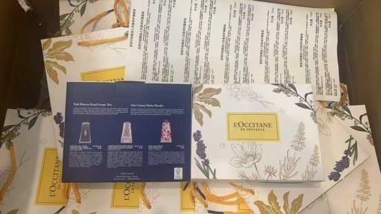 💹45✍️明通版本
25新品欧舒丹花香3件套75ml*3.带封口.配礼袋.可配中文标.需要下单备注!