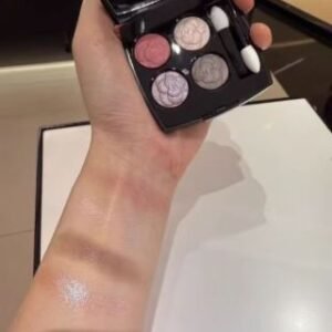 💹40✍️专柜版本
香奈儿4色/四色眼影盘春季限量版！色号：387#乌托邦。