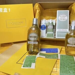 💹95✍️(套盒1)包含:250ml沐浴油+100ml美肤油(赠送30手霜甜扁桃+乳木果)
💹105✍️(套盒 2)包含:200ml身体乳+100ml美肤油(赠送甜扁桃沐浴油5瓶)
💹85✍️(套盒3)包含:250ml沐浴油+200ml身体乳
(赠送樱花+乳木果+甜扁桃30ml)
💹105✍️(套盒4)包含:250ml沐浴油+200ml身体乳+100ml美肤油