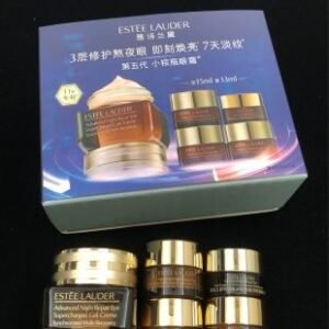 💹95✍️明通版本/最新版臻享款
最新雅诗兰黛特润修护肌活精华眼霜臻享套装抗蓝光眼霜一拖四礼盒，包含:抗蓝光眼霜15ml *1+抗蓝光眼霜5ml *3+抗蓝光眼霜3ml *1.最新日期 高端品质 可配中文标 需要下单备注！