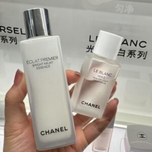 💹110✍️明通版本
香奈儿美白油乳两件套礼盒两件套.
套装包含:美白油50ml+美白乳液100ml.配手提袋.可配中文标.需要下单备注!