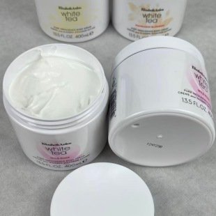 💹32✍️明通版本
伊丽莎白雅顿经典玫瑰身体乳400ml.新日期.对版对味.市场独家质量.非流通货.供平台.可配中文标防伪.需要下单备注.