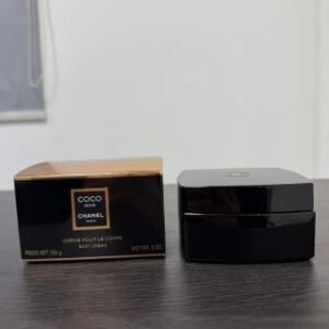 💹60✍️专柜版本
香奈儿黑色COCO身体霜/润体霜150g
🔜 一比一质量❗️香奈儿可可小姐黑色柔肤润体霜150g
独家私模，进口料体，对版质量
打12/件24  现货供应🔥