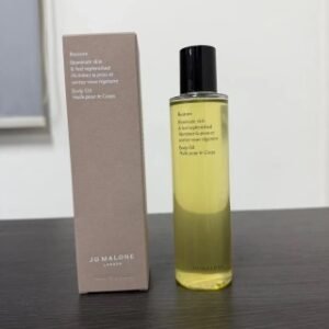 💹32✍️专柜版本
祖马龙罗马浴场身体精萃油150ml
🔜 一比一质量❗️祖马龙罗马浴场身体精萃油150ML
独家私模，进口料体，对版质量
打12/件72  配中文标+日期标  现货供应🔥