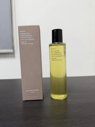 💹32✍️专柜版本
祖马龙罗马浴场身体精萃油150ml
🔜 一比一质量❗️祖马龙罗马浴场身体精萃油150ML
独家私模,进口料体,对版质量
打12/件72 配中文标+日期标 现货供应🔥