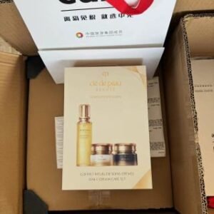 💹200✍️明通版本/新版
25年最新版cpb日晚霜三件套 配海免3标 海南礼袋 件12套 现货