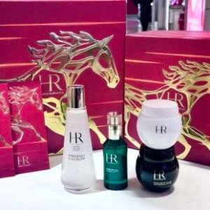 💹415✍️明通版本
HR赫莲娜绿宝瓶马年限定礼盒四件套.配手提袋.包含:绿宝瓶精华50ml+黑绷带50px50ml+白绷带面霜50ml+小露珠200ml.对版对味.官网同步.产品都是明通版.可冲正.独家货源.