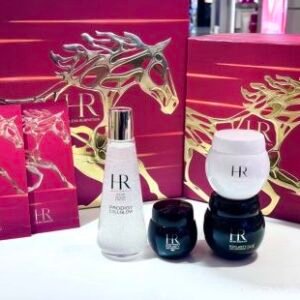 💹465✍️明通版本
HR赫莲娜黑绷带眼霜马年限定礼盒四件套.配手提袋.包含:白绷带面霜50ml+黑绷带50px50ml+新款小露珠水200ml+黑绷带眼霜15ml（带按摩头）.对版对味.官网同步.产品都是明通版.可冲正.独家货源.到货不多！