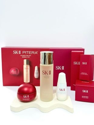 💹240✍️明通版本
新款 SK2 致臻星品三件套!内含:新款大红瓶面霜80ml+新款神仙水230ml+新款小灯泡精华50ml。
