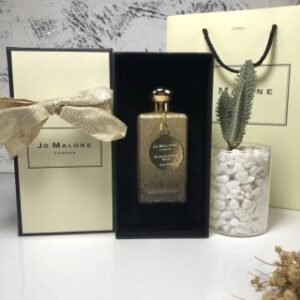💹40✍️专柜版本
专柜祖马龙香水最新款金色黑石榴限量版100ml