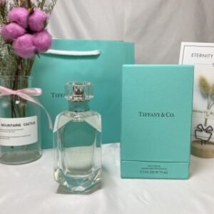 💹55✍️专柜版本
Tiffany蒂芙尼蒂芬妮香水coty合作新款钻石瓶女士香水75ML
香调：花香调
前调：柑桔
中调：鸢尾花
尾调：广藿香和麝香