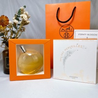 💹48✍️专柜版本
Hermes爱马仕橘彩星光EDT女士淡香水100ML
香调:木质调
前调:榄香脂,胡椒,粉红胡椒,柠檬,橙花
中调:龙涎香,琥珀
后调:橡木苔,香草,松,泪香脂