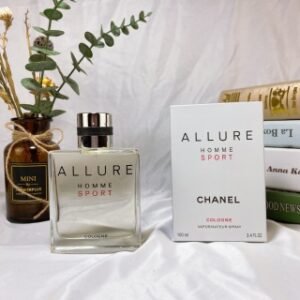💹48✍️专柜版本
香奈儿魅力运动男士香水100ml /透明瓶身（古龙加强版）

 前调：醛 橙子 橘子 葡萄柚 橙花油 香柠檬 柠檬
中调：辛香料 冷杉 榄香脂
后调：零陵香豆 雪松 香根草 麝香 胡椒