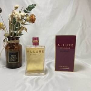 💹50✍️专柜版本
专柜香奈儿感性魅力女士香水100ml
前味：意大利柠檬、柑橘
中味：玫瑰、印度茉莉、忍冬、木兰、水百合花
后味：香根草和香草
属于清新花香木质调