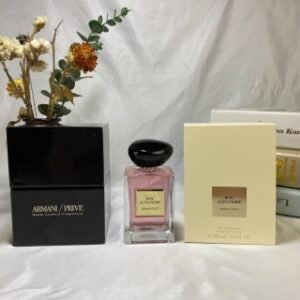 💹55✍🏻专柜版，
阿玛尼Armani 私藏系列-亚历山大玫瑰 女士淡香水 100ml EDT，Giorgio Armani Armani Prive Rose Alexandrie
香调:花香调
气味:含羞草橘子橙花油香柠檬玫瑰
既清新脱俗，又不失大气的玫瑰，
如果非要鸡蛋里挑骨头，那就是留香不行，不过清新的香水留香也就不过如此啦。