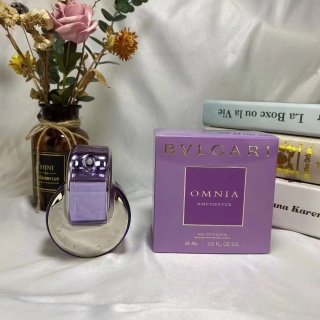 💹40✍️专柜版本
专柜 Bvlgari宝格丽紫晶纯香花舞轻盈紫水晶女士香水65ml
【香 调】清新花香调
【前 调】绿色香气、粉葡萄柚
【中 调】鸢尾草、保加利亚玫瑰
【后 调】天芥菜属植物、木质香气